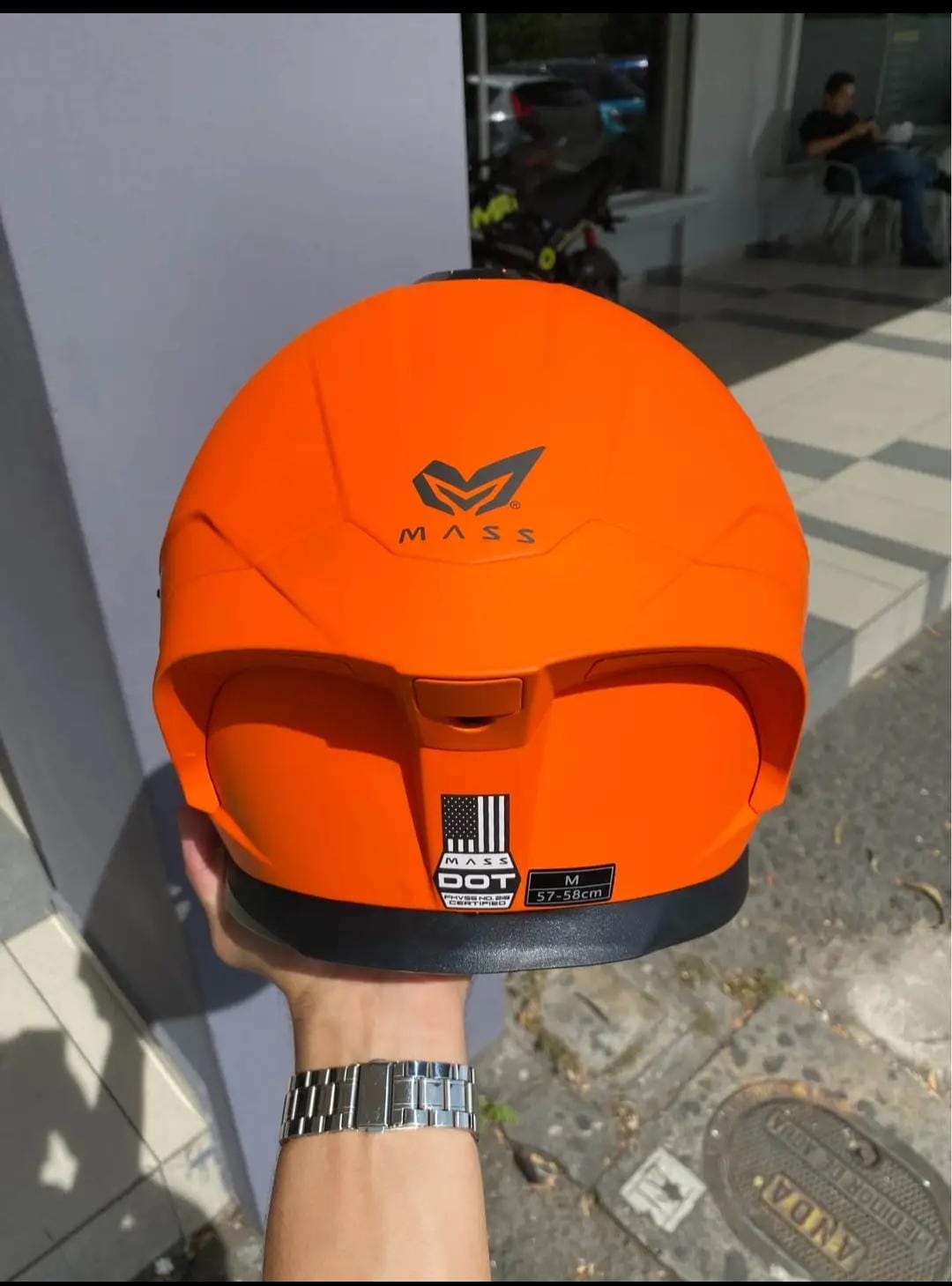 CASCO MASS EDICION NARANJA CON LUZ LED