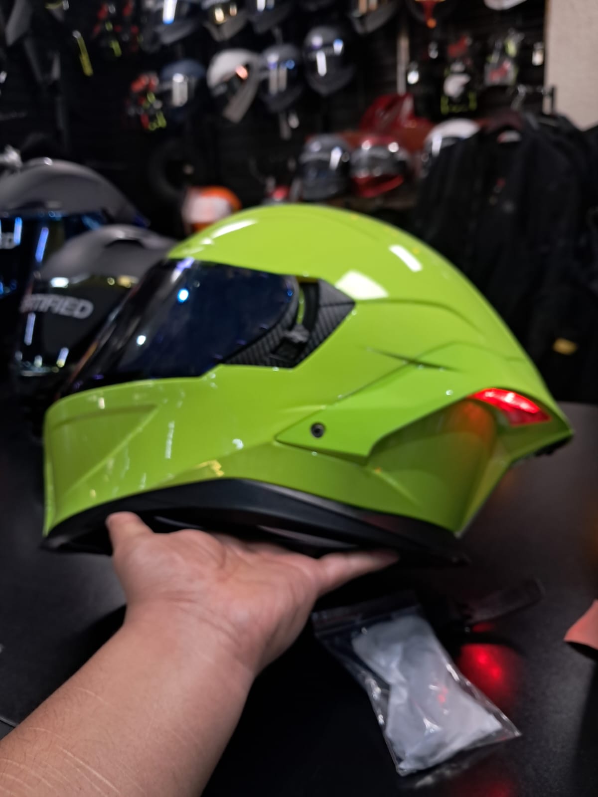 CASCO MASS EDICION VERDE CON LUZ LED