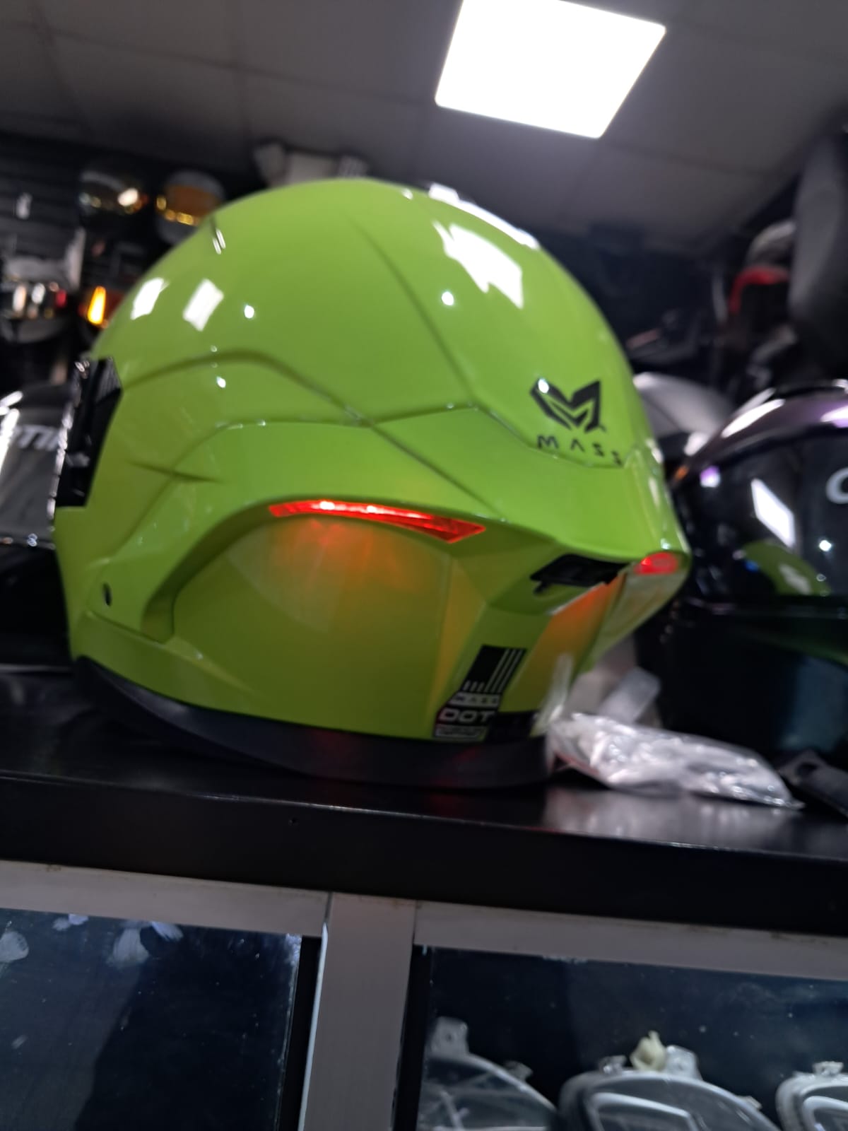 CASCO MASS EDICION VERDE CON LUZ LED