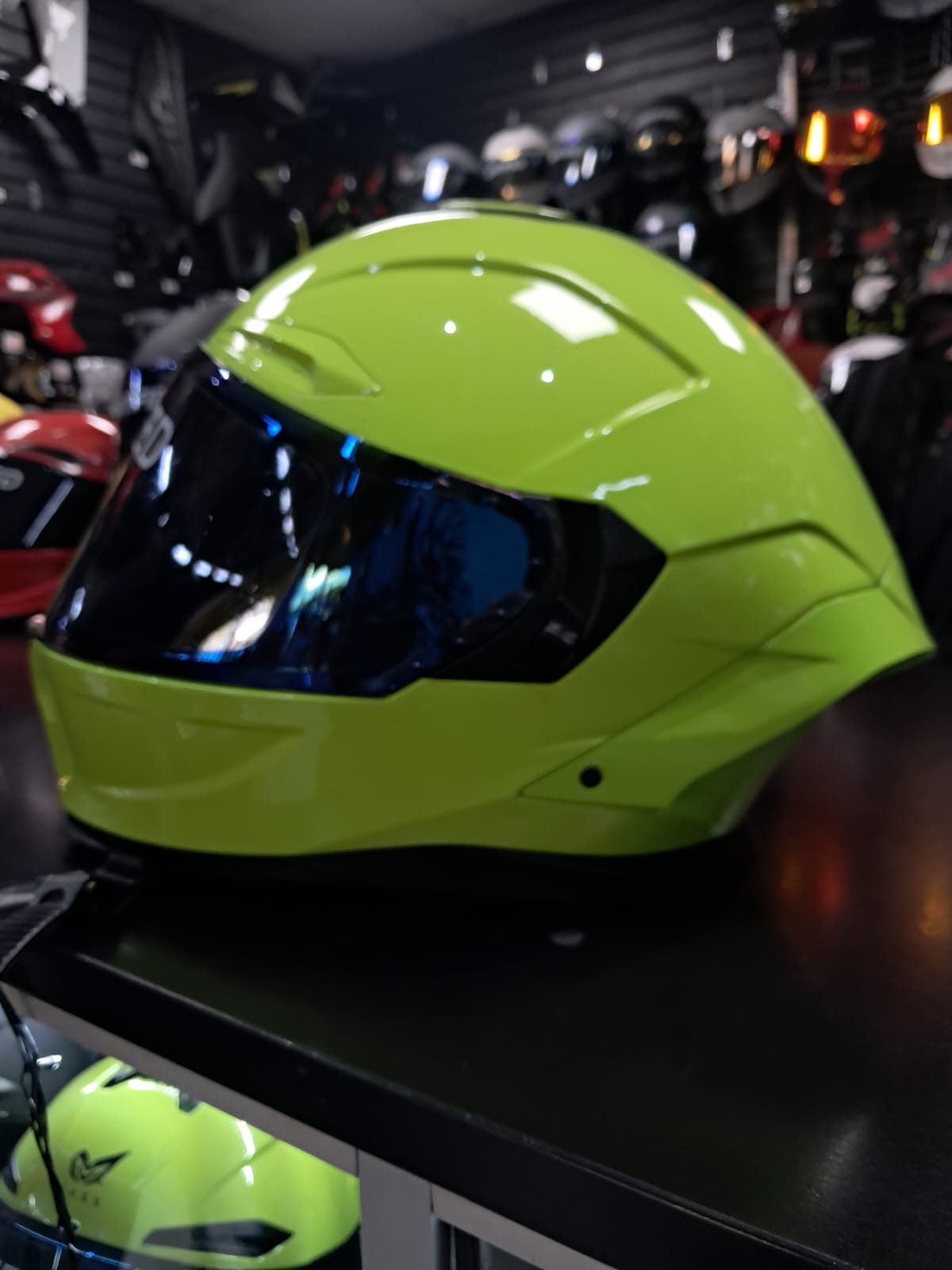 CASCO MASS EDICION VERDE CON LUZ LED