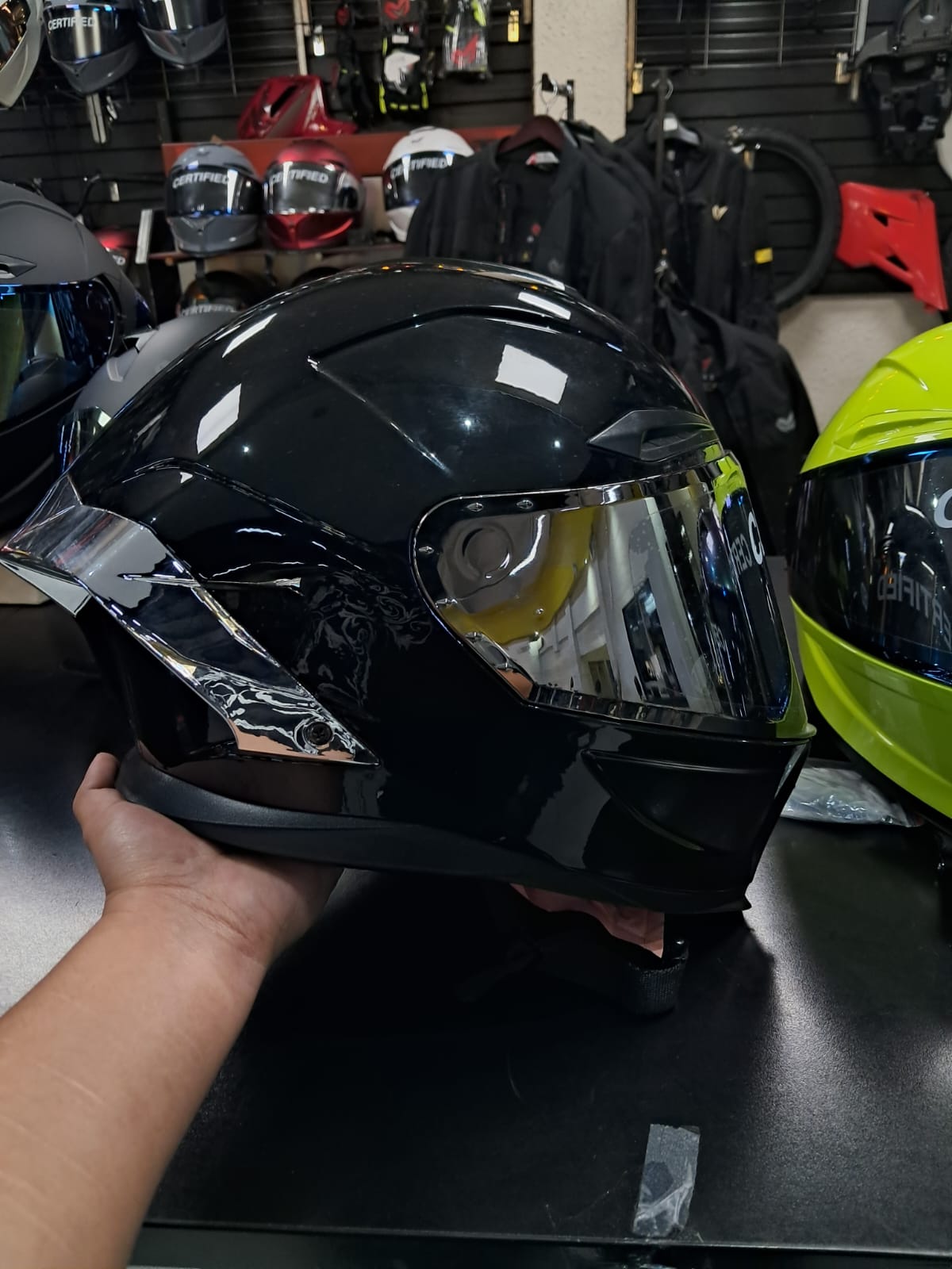 CASCO MASS EDICION NEGRO CON PLATA